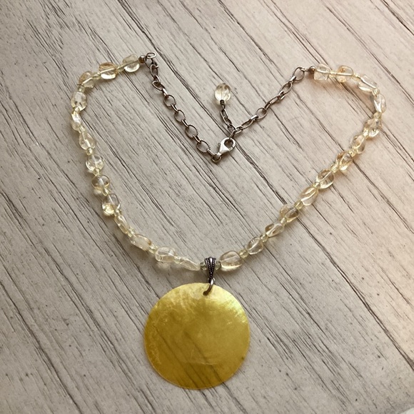 Sterling necklace with shell pendant - Picture 6 of 7